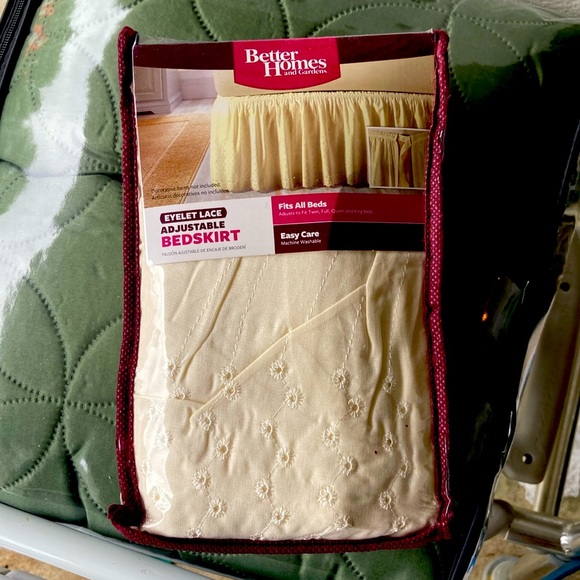 Eyelet Lace Bedskirt; new in package - Picture 1 of 3